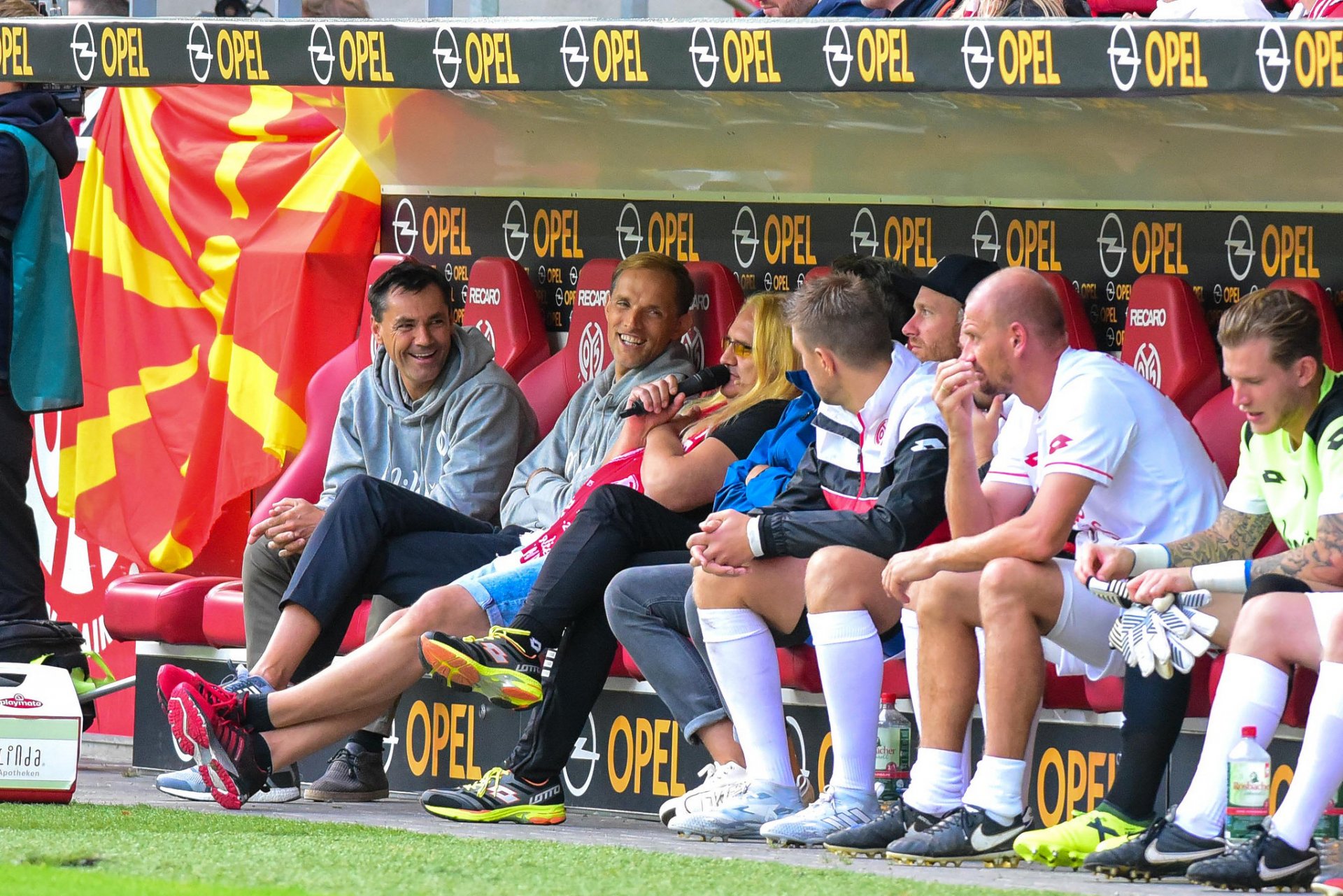 …und auf der Bank, unter anderem mit Arno Michels und Thomas Tuchel.