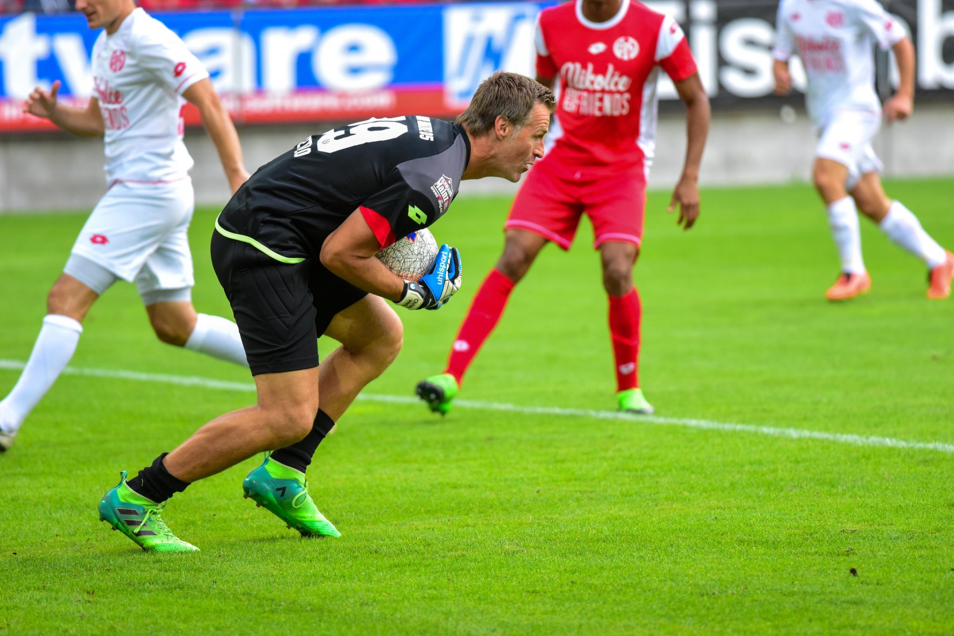 …aber manchmal hielten sie, wie hier Christian Wetklo, doch einen Ball fest.