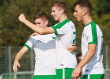Da darf man sich mal deutlicher freuen: Haris Beslic (Mitte) kam gegen den FSV Saulheim auf gleich vier Treffer.