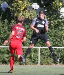 Der Punktebringer: Stärkste Angriffskraft des VfB in den ersten Wochen der Saison ist Neuzugang Michael Widera, der mit diesem Kopfball den Ausgleich zum 2:2 besorgte.