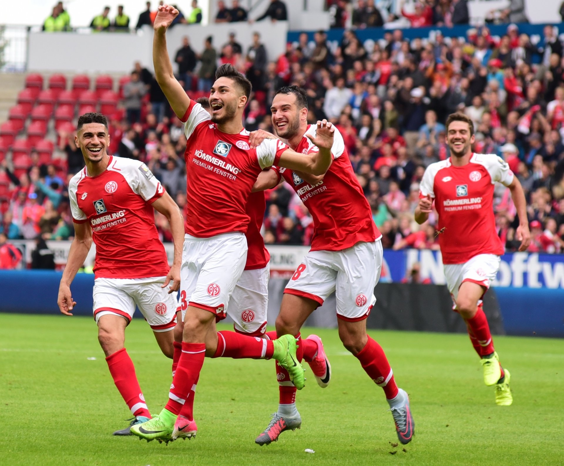 …das 3:1 durch Suat Serdar vorbereitete, der seinen ersten Bundesligatreffer genoss.