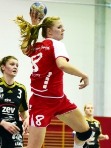Romana Gerisch zählte beim Rundenauftakt der Zweitligahandballerinnen der FSG in Gröbenzell zu den stärksten Angriffsspielerinnen.