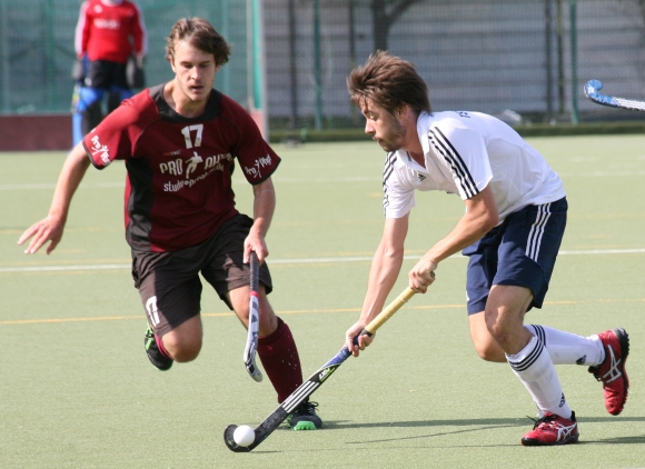Mit Tempo und Einsatz versuchte der TSV Schott (r. Christoph Franik) sich der Offensivkraft des HC Ludwigsburg entgegenzustellen. Das klappte zwar die meiste Zeit, aber eben nicht durchgehend. 