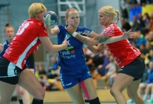 Einst und jetzt: Die Ex-Bretzenheimerin Stefanie Güter (r.) bearbeitet zusammen mit Teamkollegin Lena Thoß Katharina Mack, die nach dem Weggang Güters nach Mainz kam.