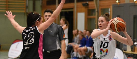 Gut gespielt, schlecht getroffen: Patricia Sagerer (die immerhin auf elf Punkte kam) und die ASC-Frauen stiegen mit einer Niederlage in die Saison ein.