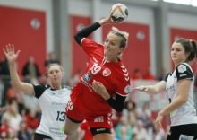 Die neue Kraft am Kreis im Absprung: Alexandra Tinti kam in ihrem ersten Punktspielauftritt in der Stesemann-Halle auf fünf Tore.