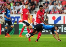 Jean-Philippe Gbamin, hier beim 4:4 gegen die TSG Hoffenheim in der vorigen Saison, könnte den an einer Beckenprellung leidenden Abdou Diallo in der Innenverteidigung ersetzen.