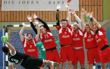 Eine Mauer wollen wir sein: Die Deckungsreihe des TVN mit (v.l.) Max Friese, Manuel Frommann, Timo Borsch, Fabian Medler, Max Wrede und Michael Tillinger stand in der 6-0 nicht immer so stabil wie erhofft, was sich vor allem in neun Siebenmetern für die Gäste auswirkte.