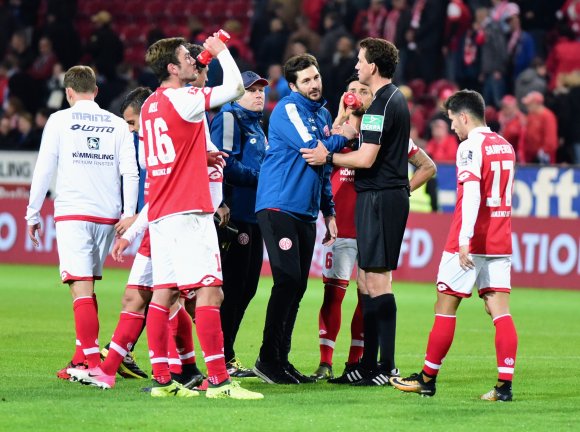 Vorwürfe? Nein. Schiri Manuel Gräfe habe einen top Job gemacht, sagte Sandro Schwarz.