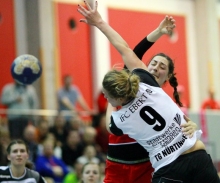 Die TG Nürtingen nahm in der vergangenen Saison die Punkte aus Mainz mit. Das soll diesmal nicht wieder passieren. Maxine Schmohl wird nicht wieder wie hier mit Lea Schuhknecht (vorne) zu tun bekommen, steht fest, denn die Ex-Bretzenheimerin hat die TG Nürtingen verlassen.