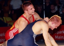 Niklas Dorn (l.) hat sich bei den 88ern mit Siegen gegen den Freiburger WM-Teilnehmer Manuel Wolfer (r.) und den Triberger Vladislav Wagner eingeführt.
