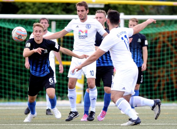Eintracht Trier trotzten Maximilian Kimnach (M.), Ibrahim Yilmaz und der SV Gonsenheim am vorigen Sonntag einen Punkt ab. Damit ließe sich auch in Wiesbach leben.