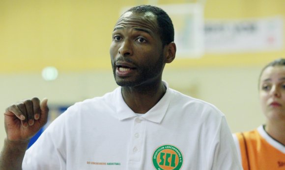 Mit dem Sieg zufrieden, mit der Leistung nur bedingt: SCL-Trainer Jerry Otshumbe.