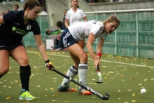 Ilka Langshausen sucht den Weg nach innen, doch die Münchner Deckung ließ nur selten freie Korridore zu ihrem Tor offen.