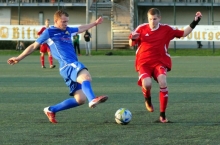 Erzielte beide Treffer zum Wackernheimer Sieg: Alwin Schwarzkopf (l.). Nico Dannenberg (r.) und die TSVgg Stadecken-Elsheim erlebten hingegen den nächsten Rückschlag.