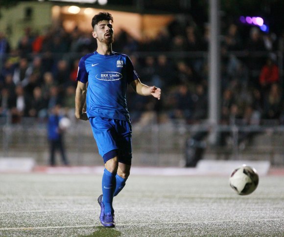 Der Ball ist weg, die Punkte sind es auch: Arif Güclü und der TSV Schott konnten dem Sieg in Frankfurt keinen zweiten folgen lassen.