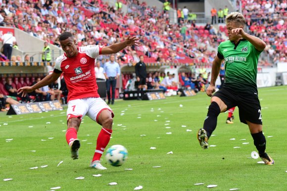 Drehte das Testspiel gegen den SV Sandhausen: Robin Quaison (l.).