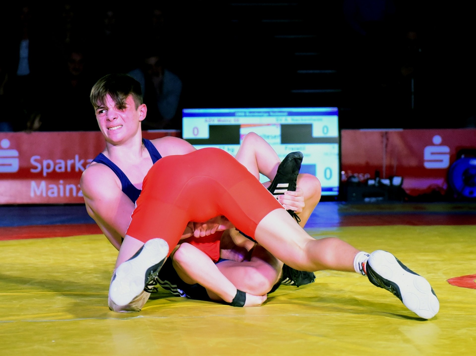 Lukas Günthers Gesichtsausdruck verrät es: Im Kampf der Debütanten hatte er gegen Burak Demir keine Chance. 