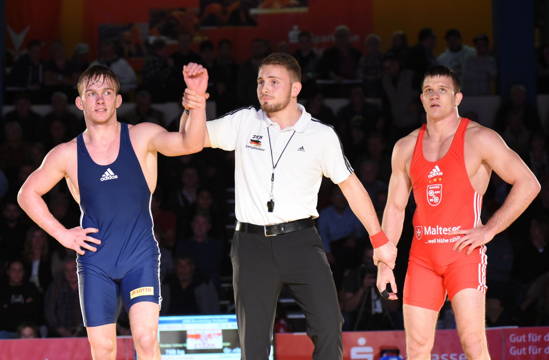 ...entschieden die Anzahl und die Reihenfolge der Passivitätsverwarnungen zugunsten des Nackenheimers.