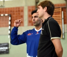 Nein, ein bisschen mehr fehlte Anish Sharda (l.) und den ASC-Basketballern am Sonntag schon. „Das war nix“, sagte Trainer Christian Zander (r.).