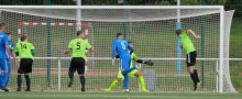 Völlig frei am zweiten Pfosten: Nicolaj Simon köpft das 1:0.