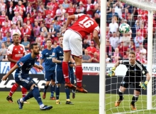 Bell lässt es klingeln: In der 52. Minute köpft der Mainzer Kapitän das 2:1.