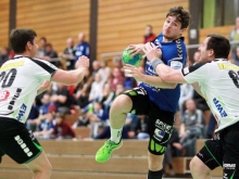 Lukas Nagel durfte sich die ungeliebte Deckungsarbeit diesmal weitgehend sparen, denn zusammen mit Kevin Knieps übergab er im fliegenden Wechsel nach Ballverlusten an die Innenblockspieler Manuel Blezinger und Lukas Scheer.