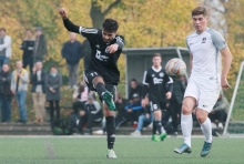 Nabeel Mushtag (l.) hatte in der ersten Halbzeit zwei Chancen zur Finther Führung, Igor Heizmann (r.) vergab später einen Foulelfmeter.
