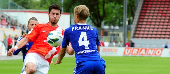 Mounir Bouziane, der herausragende Mann in den Aufstiegsspielen gegen die TSG Neustrelitz, bleibt den 05ern erhalten.
