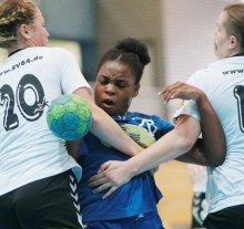 Schon am ersten Spieltag der Oberliga war die SG Bretzenheim II dem aktuellen Tabellenführer SV 64 Zweibrücken unterlegen gewesen. Während Bernice Likunde und ihr Team nun gegen den VTV Mundenheim eine weitere Heimniederlage kassierten, unterlag die FSG Mainz 05/Budenheim II bei den Westpfälzern.