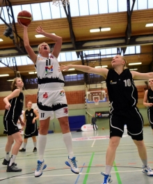 Von einer Wadenzerrung lässt Gabi Jandová (M.) sich nicht stoppen.