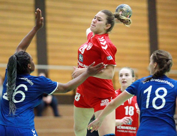Melanie Grawe will nach ihrer langer Verletzungspause bei der FSG wieder angreifen. Im Oberligaderby bescheidete sie sich mit einem Treffer.