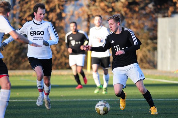 Jakob Schmitt brachte Türkgücü beim ersten Saisonsieg in Führung.