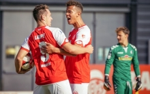 Freunde fürs Heben: Karl-Heinz Lappe (l.) und Marcel Costly drehten das Spiel nach dem frühen Rückstand, Lappe legte noch zwei Treffer nach.
