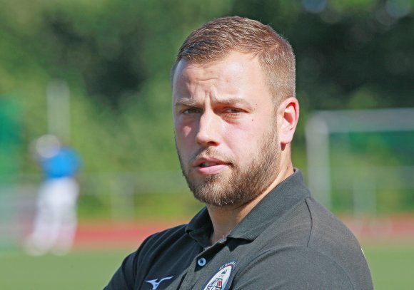 Matthias Güldener nicht, um die in der Überschrift gestellte Frage zu beantworten. Der Basara-Trainer will den Rückstand auf die TSG Hechtsheim nicht anwachsen lassen.