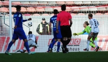 Da war dann nichts mehr zu machen: Daniel Di Gregorio köpfte das 0:1.