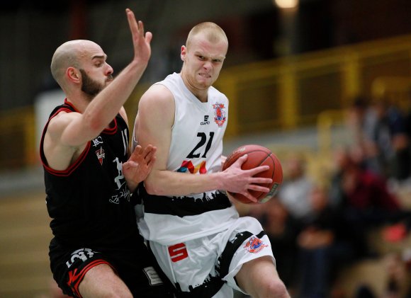 Keine sechs Minuten stand Janis Dumburs gegen den TV Lich auf dem Feld. Das war nicht nur für den Letten selbst unbefriedigend.