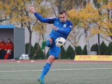 Eben noch an einem auf der Linie stehenden Verteidiger gescheitert, macht es Edis Sinanovic im zweiten Anlauf besser. Mit diesem Volleyschuss erzielt er das 1:0...