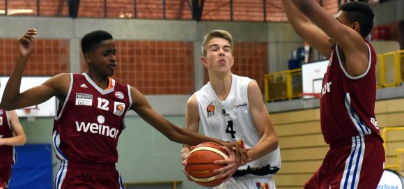 Unter anderem mit 33 Punkten und elf Rebounds war Ben Karbe der (M.) der herausragende Akteur beim ASC-Sieg in Gießen.