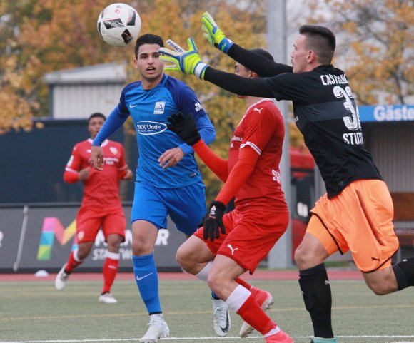 Ilias Soultani (l.) überzeugte gegen den VfB Stuttgart II durch bisher ungeahnte Fähigkeiten im Spiel gegen den Ball.