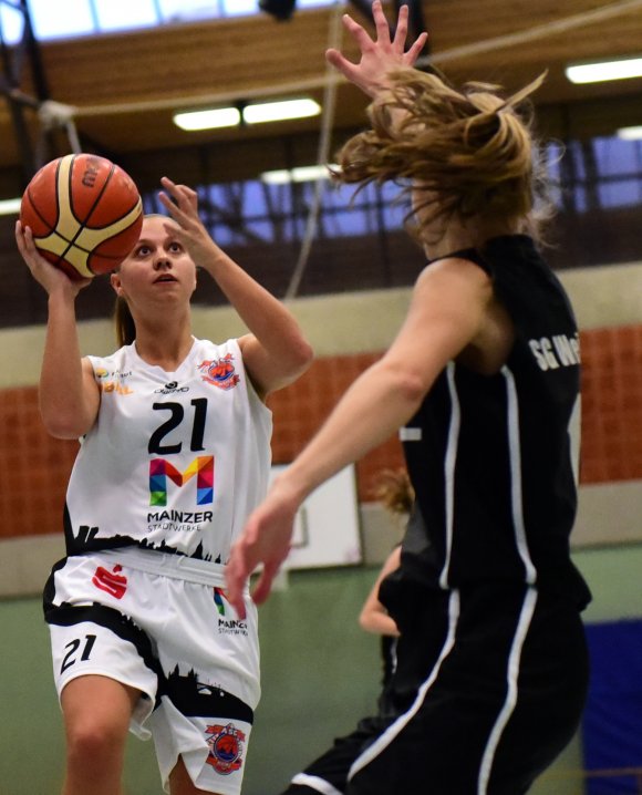 Hart verteidigen, schnell spielen: So wollen Maike Datz und der ASC am Sonntag gegen den TV Hofheim zum Erfolg kommen. 