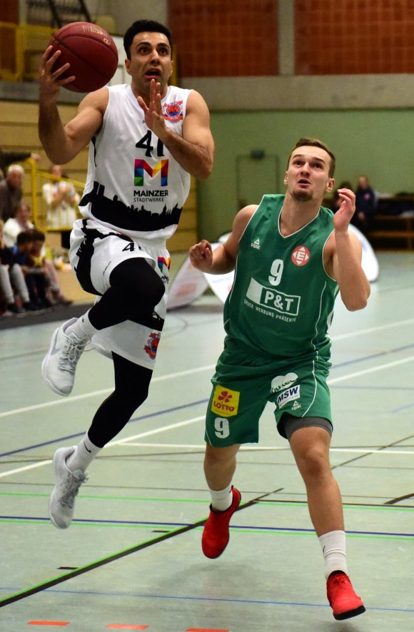 Mehr Punkte als Anish Sharda (hier gegen Steffen Haufs) machte kein Mainzer. Dennoch war der Spielmacher unzufrieden mit sich.