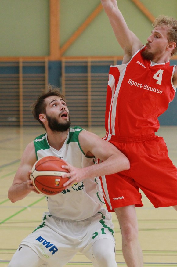 Nico Wolff half die Lücke zu füllen, die der erneute Ausfall von Martin Weis am Korb gerissen hatte.