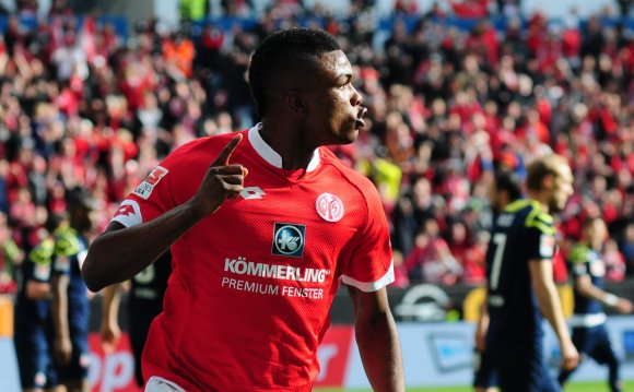 Im 05-Trikot hat Jhon Cordoba schon gegen den 1.FC Köln getroffen. Seine ehemaligen Kollegen wissen, wie sie verhindern können, dass er diesmal für den FC gegen 05 trifft.