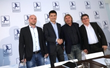 Deutsch-chinesische Annäherung, v.l.: Till Pleuger, Manager des TSV Schott, Shao Jiayi,  Manager der chinesischen U-20-Nationalmannschaft, DFB-Vize Ronny Zimmermann und Giuseppe Lepore, der Sprecher der Regionalligavereine.