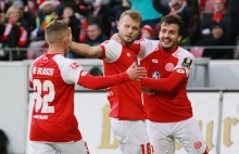 Es ist nicht vergessen: Am vorigen Samstag schlug der FSV Mainz 05 (v.l. Pablo De Blasis, Daniel Brosinski, Giulio Donati) den 1. FC Köln mit 1:0.