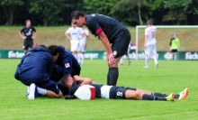 Nuretwas mehr als zehn Minuten wirkte Tobias Schilk mit, danach musste er wegen einer Platzwunde ausgewechselt werden.