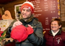 Autogramme von Rouven Schröder waren am Donnerstag auf dem Weihnachtsmarkt  ebenso gefragt...