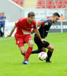 Verlässt den Bruchweg nach sechs Jahren: Dennis Schmitt (r.) spielt künftig für die Würzburger Kickers.