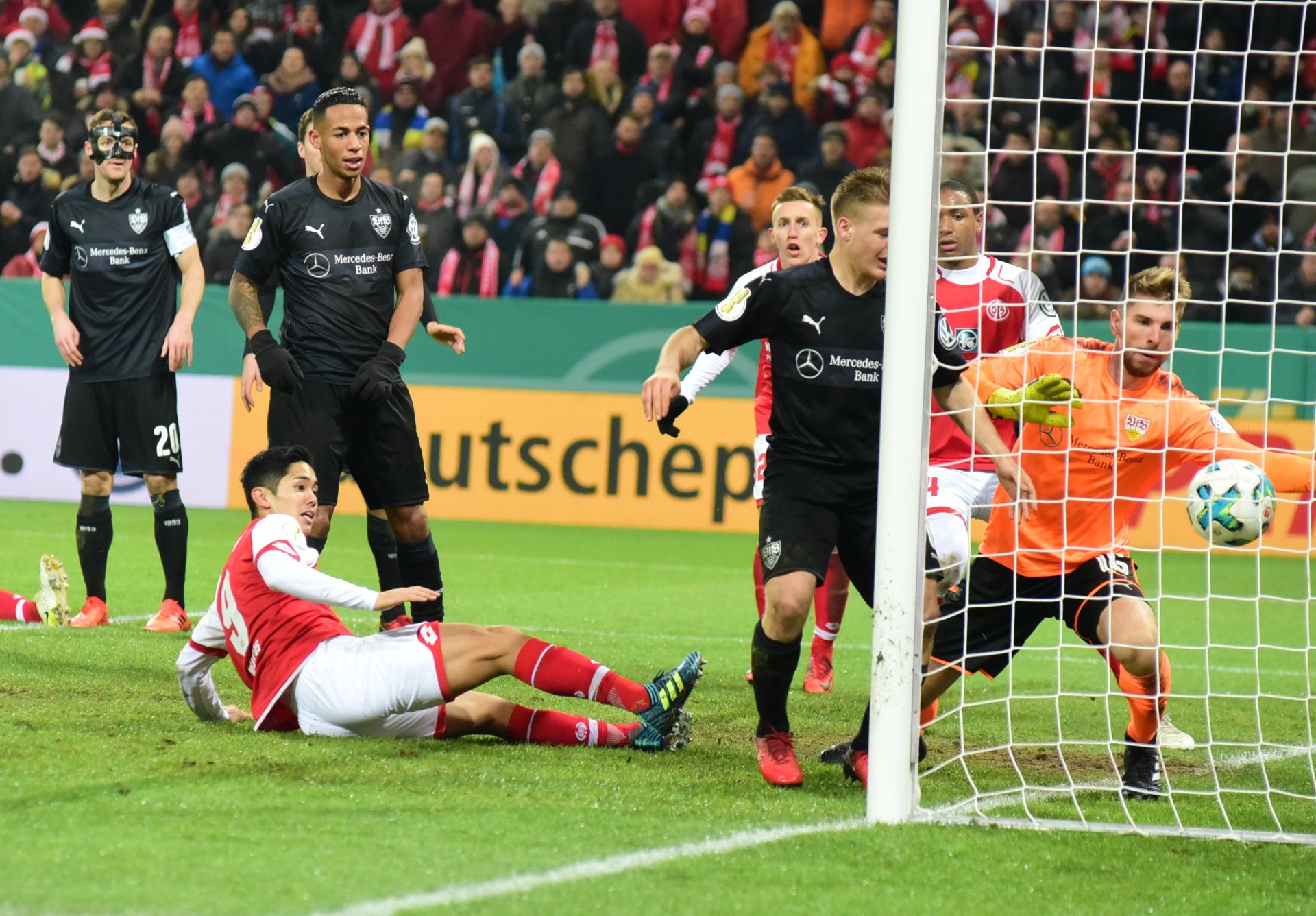 ...war aber nicht mehr an den von Emil Berggreen ins lange Eck geköpften Ball gekommen.